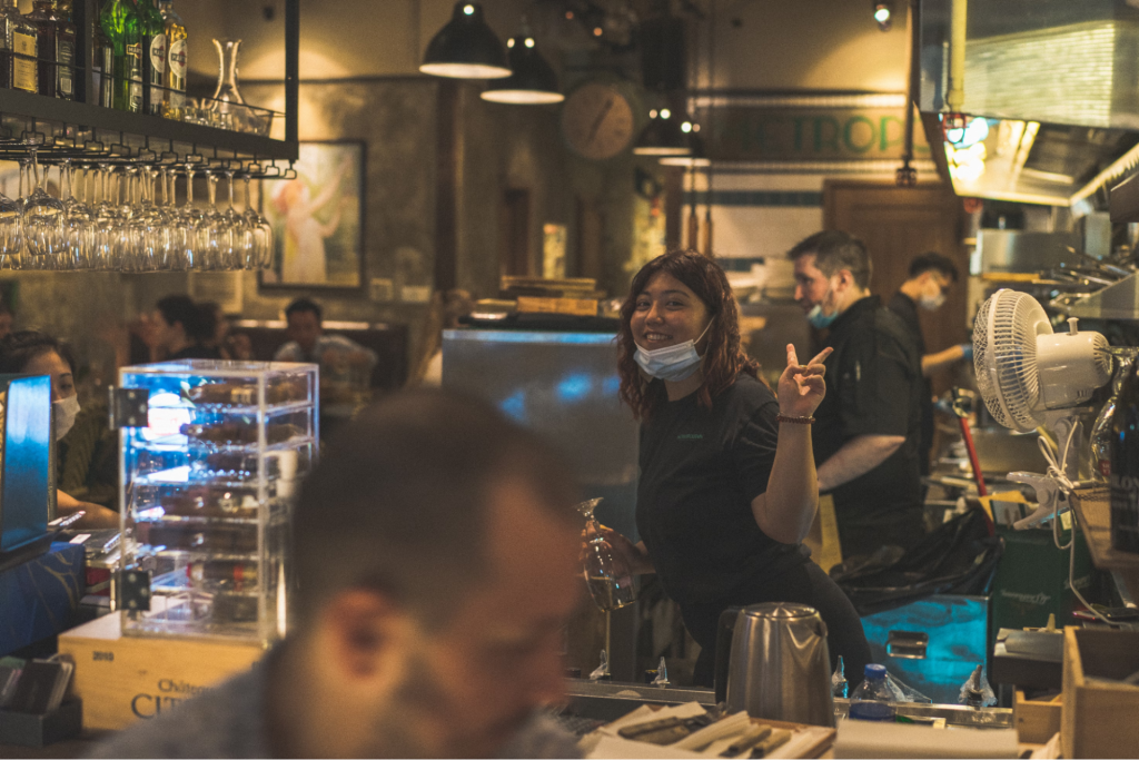 how to open a restaurant in Illinois - restaurant staff